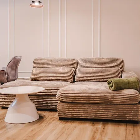Cometei - 1br With Office & Parking *