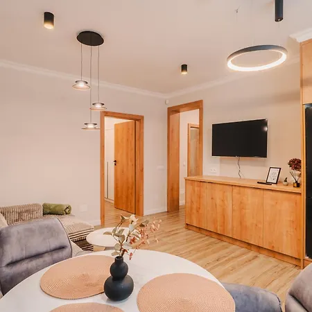 Chic 1br With Office - Calm, Cool & Connected Apartment Cluj-Napoca