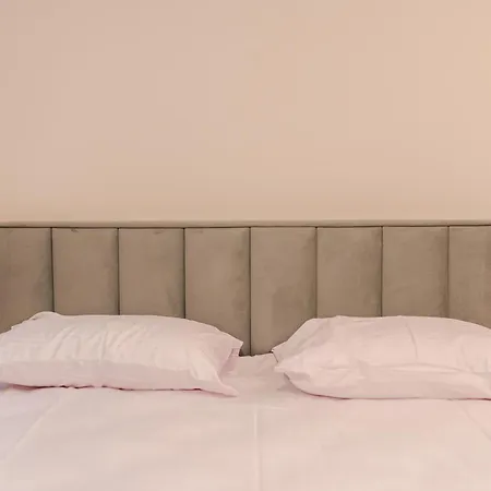 Chic 1br With Office - Calm, Cool & Connected Cluj-Napoca