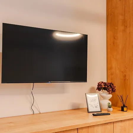 Chic 1br With Office - Calm, Cool & Connected Cluj-Napoca