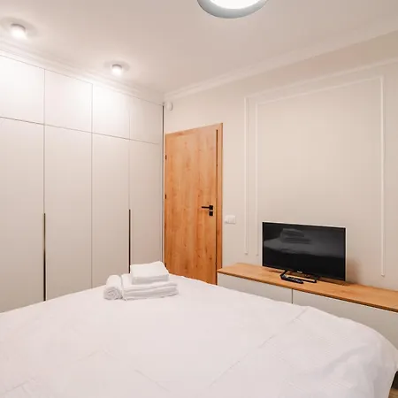 Chic 1br With Office - Calm, Cool & Connected Cluj-Napoca