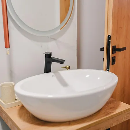 Apartment Chic 1br With Office - Calm, Cool & Connected *