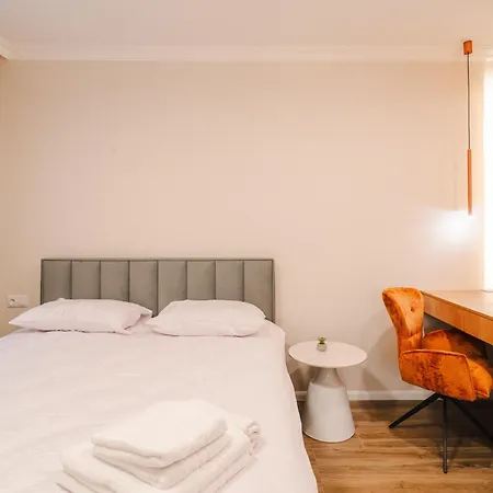 Chic 1br With Office - Calm, Cool & Connected Apartment Cluj-Napoca