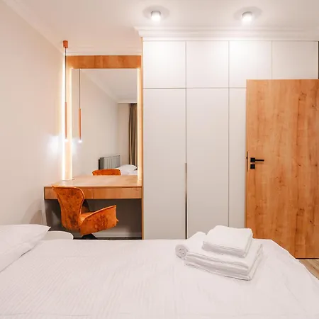 Chic 1br With Office - Calm, Cool & Connected