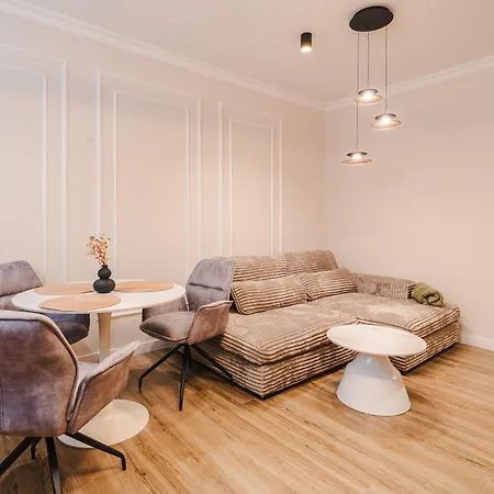 Chic 1br With Office - Calm, Cool & Connected Apartment Cluj-Napoca