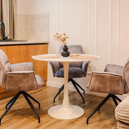 Chic 1br With Office - Calm, Cool & Connected Apartment Cluj-Napoca