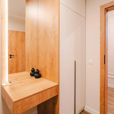 Apartment Chic 1br With Office - Calm, Cool & Connected *