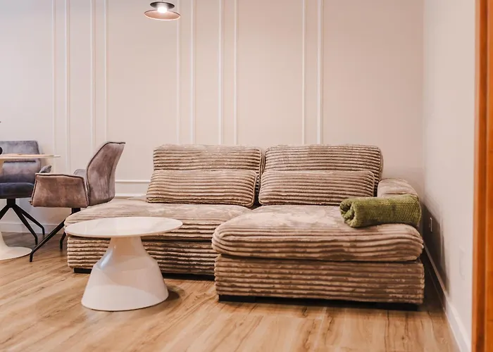 Chic 1br With Office - Calm, Cool & Connected *