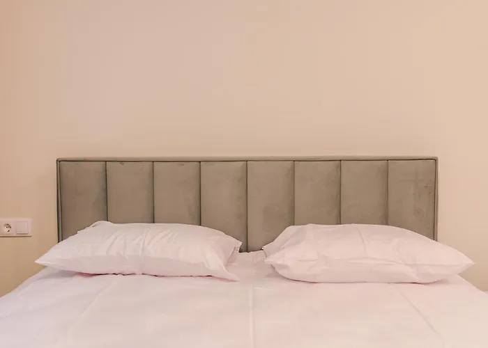 Chic 1br With Office - Calm, Cool & Connected Cluj-Napoca