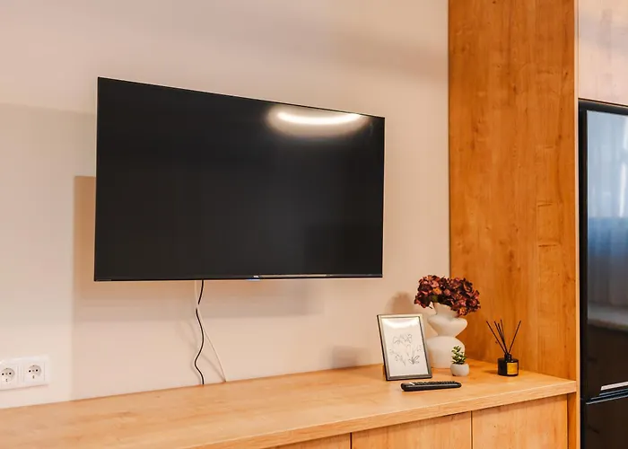 Chic 1br With Office - Calm, Cool & Connected Cluj-Napoca