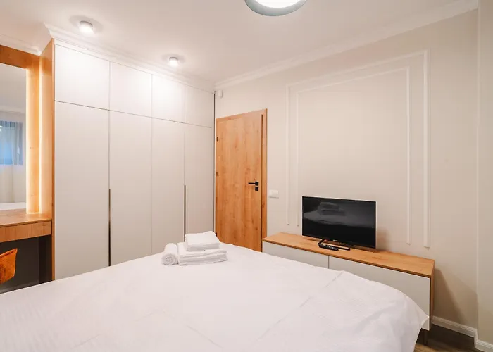 Chic 1br With Office - Calm, Cool & Connected Cluj-Napoca