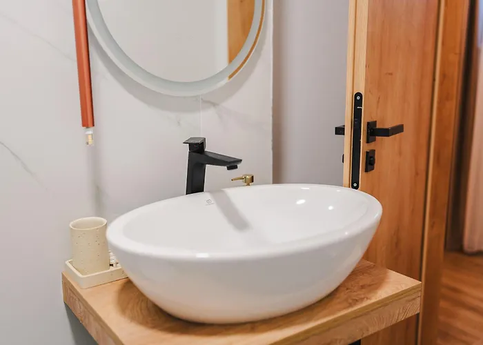 Apartament Chic 1br With Office - Calm, Cool & Connected *