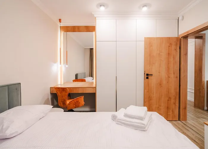 Chic 1br With Office - Calm, Cool & Connected