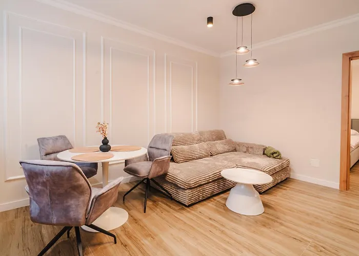 Chic 1br With Office - Calm, Cool & Connected Apartament Cluj-Napoca