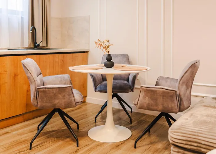 Chic 1br With Office - Calm, Cool & Connected Apartament Cluj-Napoca