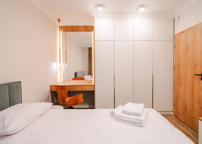 Chic 1br With Office - Calm, Cool & Connected Apartament Cluj-Napoca